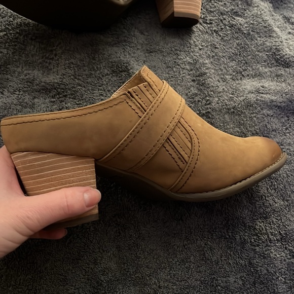 Vionic: Cheyenne (Tan/ Brown) - Picture 4 of 9